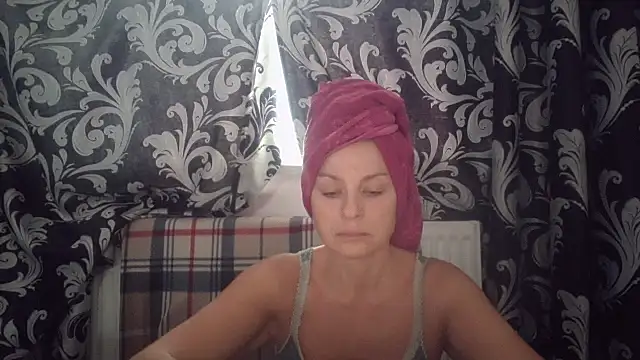 Snapshot of LindaStarS chatting on November 4, 2025, 7:34 am LindaStarS online show from November 4, 2025, 7:34 am