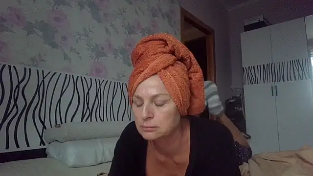 Snapshot of LindaStarS chatting on October 6, 2025, 2:29 pm LindaStarS online show from October 6, 2025, 2:29 pm