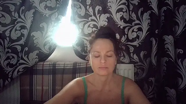 Snapshot of LindaStarS chatting on November 24, 2025, 12:27 pm LindaStarS online show from November 24, 2025, 12:27 pm