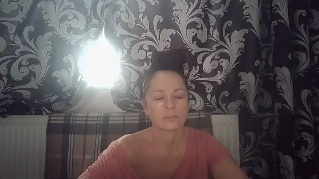 Snapshot of LindaStarS chatting on December 2, 2025, 6:59 am LindaStarS online show from December 2, 2025, 6:59 am