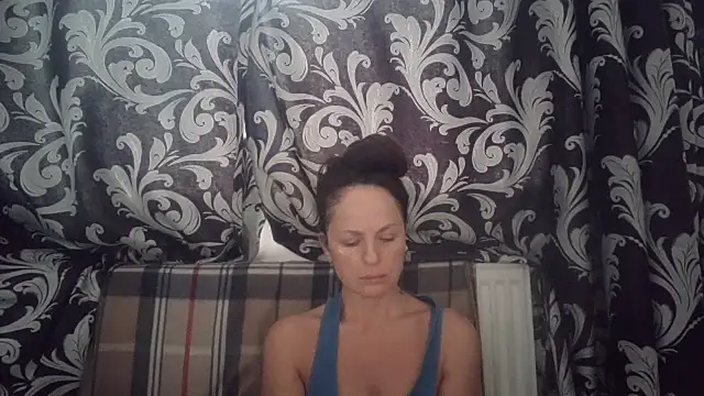 Snapshot of LindaStarS chatting on November 18, 2025, 8:06 am LindaStarS online show from November 18, 2025, 8:06 am