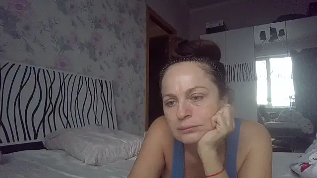 Snapshot of LindaStarS chatting on December 14, 2025, 7:03 am LindaStarS online show from December 14, 2025, 7:03 am