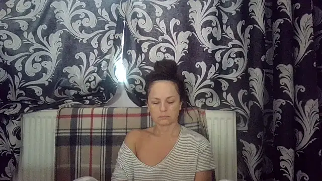 Snapshot of LindaStarS chatting on November 6, 2025, 6:39 am LindaStarS online show from November 6, 2025, 6:39 am