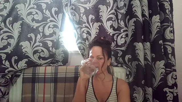 Snapshot of LindaStarS chatting on November 12, 2025, 7:56 am LindaStarS online show from November 12, 2025, 7:56 am