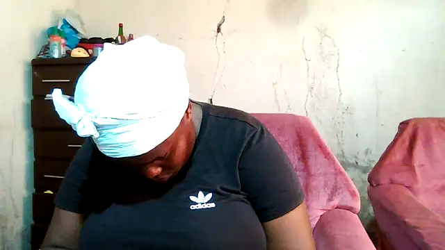 Snapshot of sexybigboobz chatting on December 2, 2025, 11:23 am sexybigboobz online show from December 2, 2025, 11:23 am