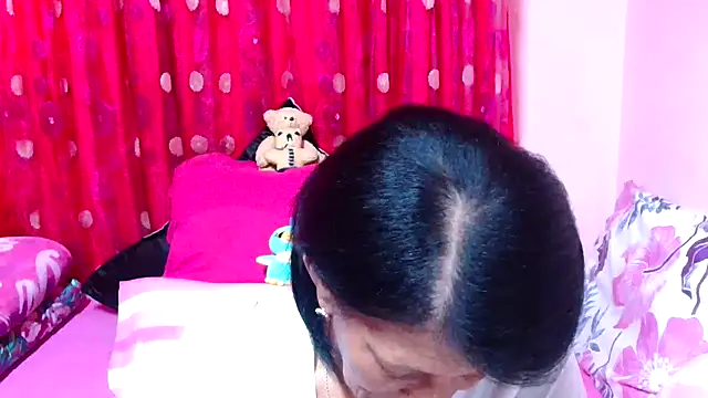 Snapshot of SLUTTYROXY chatting on November 10, 2025, 4:17 am SLUTTYROXY online show from November 10, 2025, 4:17 am