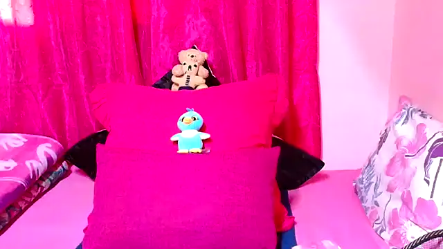 Snapshot of SLUTTYROXY chatting on December 1, 2025, 6:03 am SLUTTYROXY online show from December 1, 2025, 6:03 am