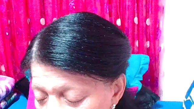 Snapshot of SLUTTYROXY chatting on November 16, 2025, 5:34 am SLUTTYROXY online show from November 16, 2025, 5:34 am