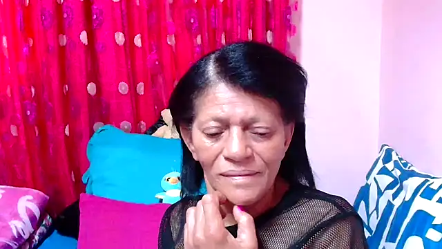 Snapshot of SLUTTYROXY chatting on November 17, 2025, 5:44 am SLUTTYROXY online show from November 17, 2025, 5:44 am