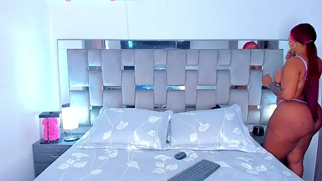 Snapshot of Cammiila chatting on December 14, 2025, 4:23 pm Cammiila online show from December 14, 2025, 4:23 pm