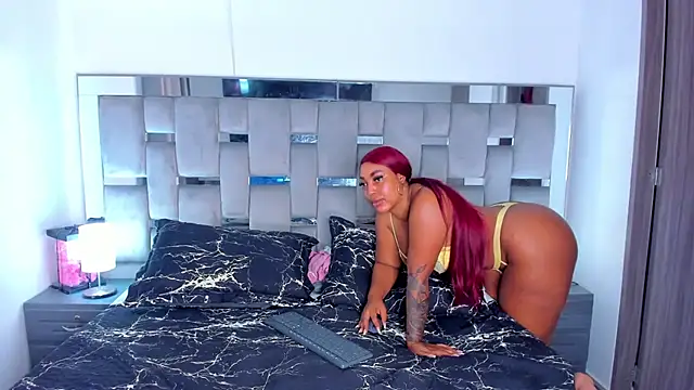 Snapshot of Cammiila chatting on December 5, 2025, 11:09 am Cammiila online show from December 5, 2025, 11:09 am