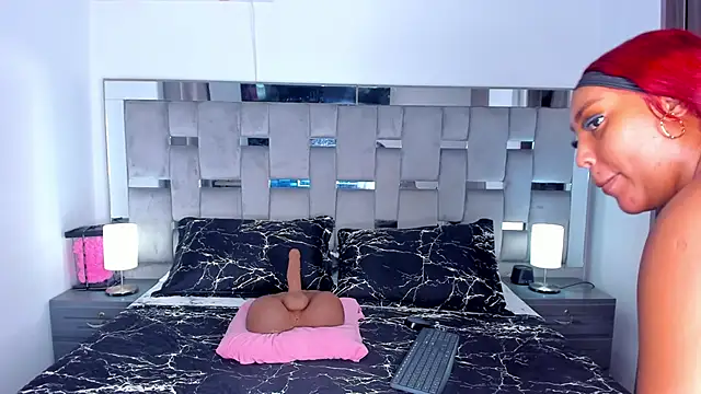 Snapshot of Cammiila chatting on November 22, 2025, 3:11 pm Cammiila online show from November 22, 2025, 3:11 pm