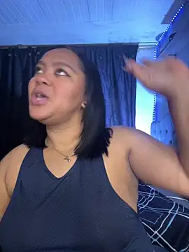 yanza2002 online show from November 29, 2025, 11:38 pm