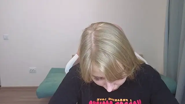 Snapshot of Jessy_Ginger chatting on November 14, 2025, 1:15 pm Jessy Ginger online show from November 14, 2025, 1:15 pm