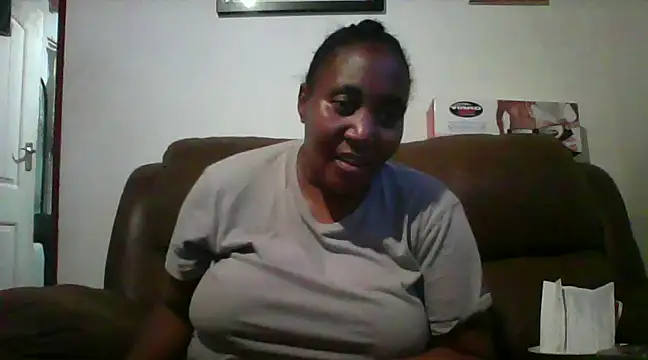 Snapshot of ebonytitts4u chatting on February 6, 2025, 9:38 pm ebonytitts4u online show from February 6, 2025, 9:38 pm