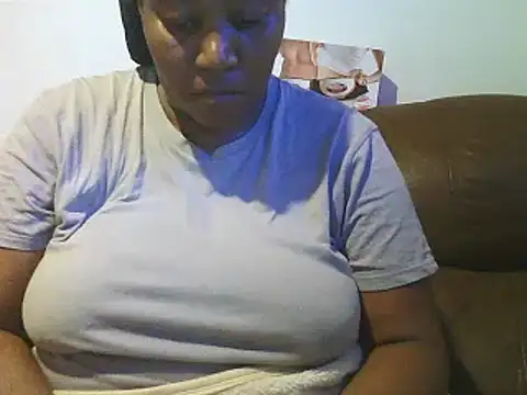 Snapshot of ebonytitts4u chatting on March 23, 2025, 4:38 am ebonytitts4u online show from March 23, 2025, 4:38 am
