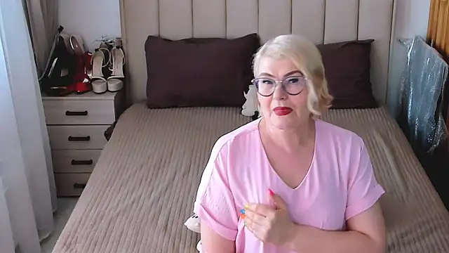 Snapshot of sabrinamacmarren chatting on July 13, 2026, 1:43 pm sabrinamacmarren online show from July 13, 2026, 1:43 pm