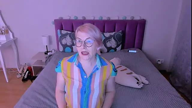 sabrinamacmarren online show from February 13, 2026, 4:29 pm