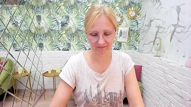 Paris Cherry online show from September 16, 2025, 8:21 pm