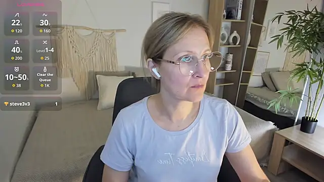 Paris Cherry online show from September 21, 2025, 7:52 pm