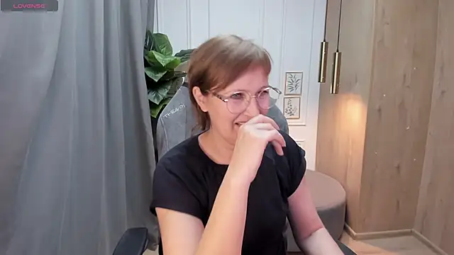 Paris Cherry online show from February 23, 2025, 4:46 pm