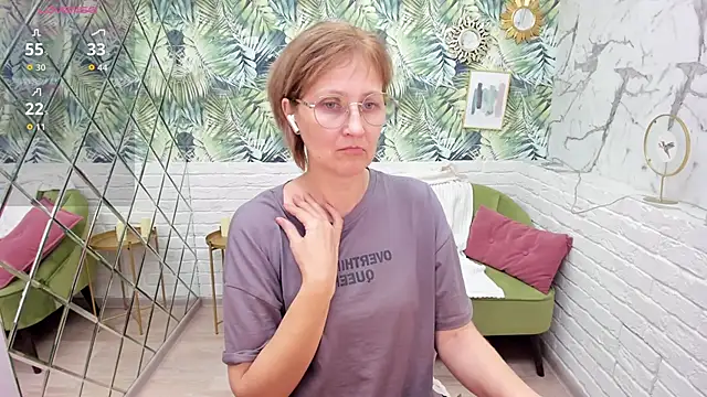 Paris Cherry online show from December 4, 2025, 7:35 pm