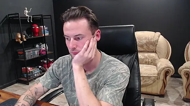 Snapshot of MihasikD chatting on October 30, 2025, 5:21 pm MihasikD online show from October 30, 2025, 5:21 pm