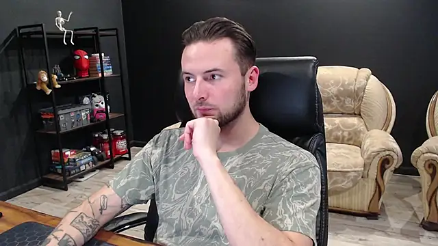 Snapshot of MihasikD chatting on November 2, 2025, 12:21 pm MihasikD online show from November 2, 2025, 12:21 pm