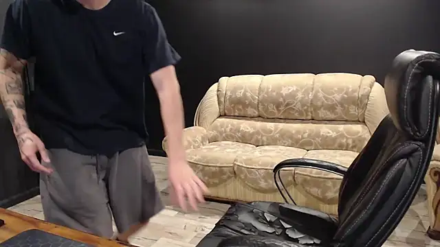 Snapshot of MihasikD chatting on November 5, 2025, 9:12 am MihasikD online show from November 5, 2025, 9:12 am