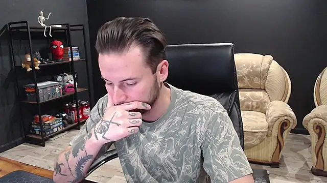 Snapshot of MihasikD chatting on November 19, 2025, 10:15 am MihasikD online show from November 19, 2025, 10:15 am