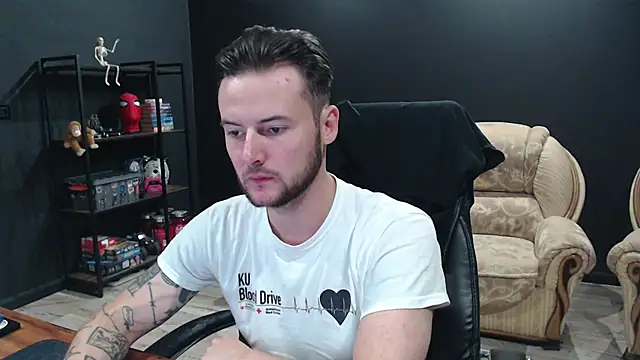 Snapshot of MihasikD chatting on October 13, 2025, 6:37 am MihasikD online show from October 13, 2025, 6:37 am