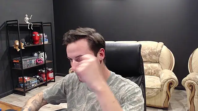 Snapshot of MihasikD chatting on October 2, 2025, 3:37 pm MihasikD online show from October 2, 2025, 3:37 pm