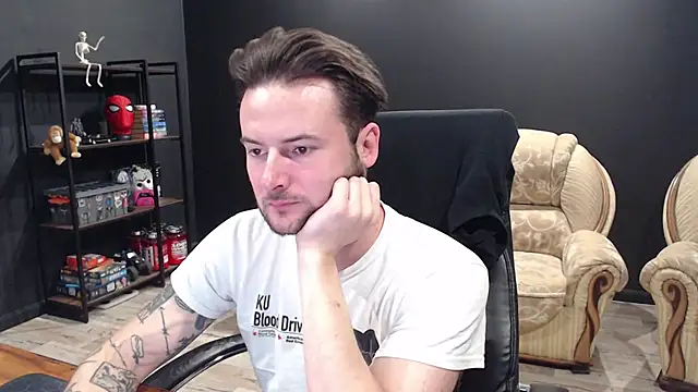 Snapshot of MihasikD chatting on November 28, 2025, 6:13 am MihasikD online show from November 28, 2025, 6:13 am