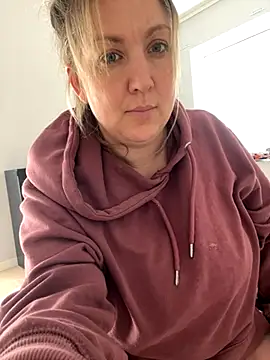 Snapshot of Anna_Alexa chatting on November 7, 2025, 12:53 pm Anna Alexa online show from November 7, 2025, 12:53 pm