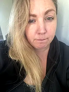 Snapshot of Anna_Alexa chatting on November 17, 2025, 10:30 am Anna Alexa online show from November 17, 2025, 10:30 am