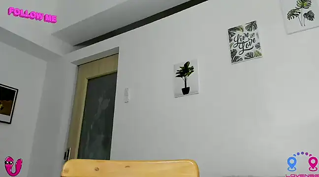 Snapshot of hottycrishina chatting on March 21, 2025, 6:05 am hottycrishina online show from March 21, 2025, 6:05 am