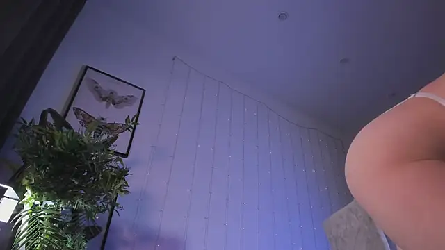 Snapshot of LilianKroft chatting on February 6, 2025, 12:15 pm LilianKroft online show from February 6, 2025, 12:15 pm