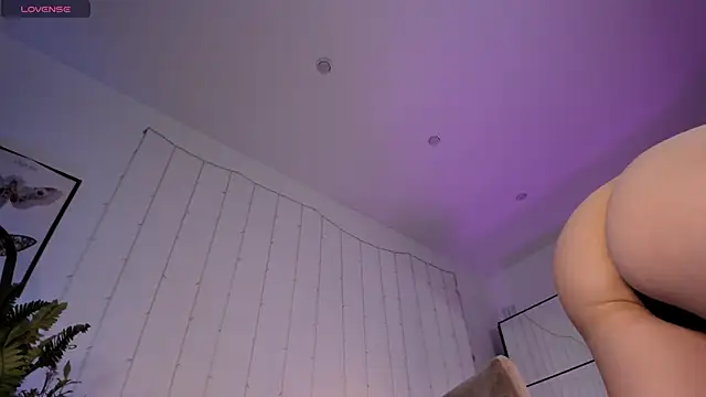 Snapshot of LilianKroft chatting on September 12, 2025, 11:43 am LilianKroft online show from September 12, 2025, 11:43 am