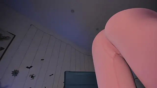 Snapshot of LilianKroft chatting on October 21, 2025, 11:42 am LilianKroft online show from October 21, 2025, 11:42 am