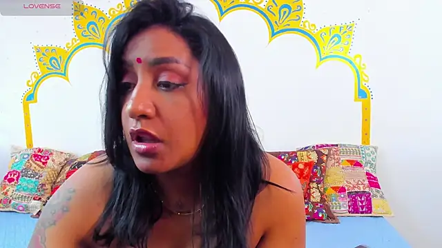 LadyNahir online show from April 17, 2026, 9:50 pm