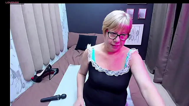 Snapshot of JillMild chatting on February 23, 2025, 2:51 am JillMild online show from February 23, 2025, 2:51 am