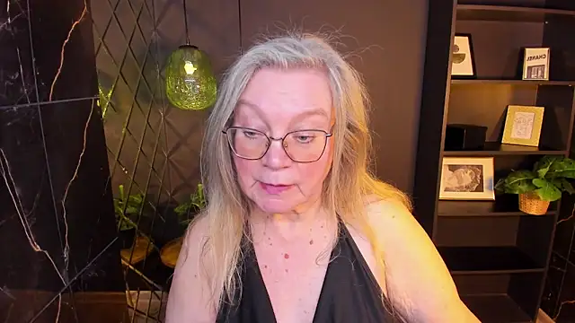 NataliMellow online show from April 18, 2026, 7:07 pm