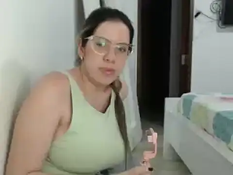 Snapshot of ashlymoon chatting on February 24, 2025, 10:36 pm ashlymoon online show from February 24, 2025, 10:36 pm