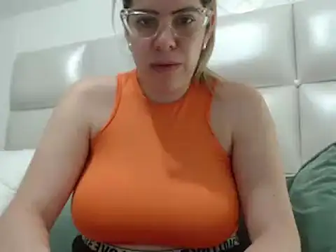 Snapshot of ashlymoon chatting on March 12, 2025, 1:03 am ashlymoon online show from March 12, 2025, 1:03 am