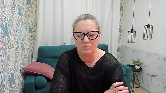 LeaPure online show from April 12, 2026, 7:55 am