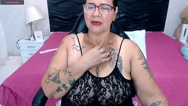 Snapshot of laura_riley chatting on March 22, 2025, 11:21 am laura riley online show from March 22, 2025, 11:21 am