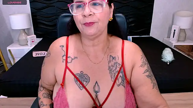 Snapshot of laura_riley chatting on September 23, 2025, 3:41 pm laura riley online show from September 23, 2025, 3:41 pm