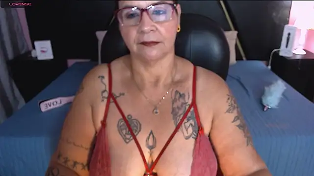 Snapshot of laura_riley chatting on February 21, 2025, 12:06 pm laura riley online show from February 21, 2025, 12:06 pm