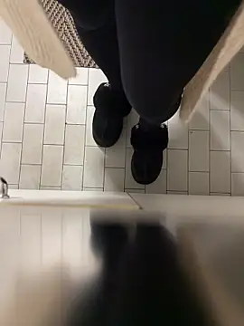 Wet-Pussycat online show from December 4, 2025, 4:39 pm