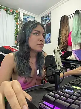 Snapshot of VaioletUwU chatting on March 9, 2026, 3:21 am VaioletUwU online show from March 9, 2026, 3:21 am